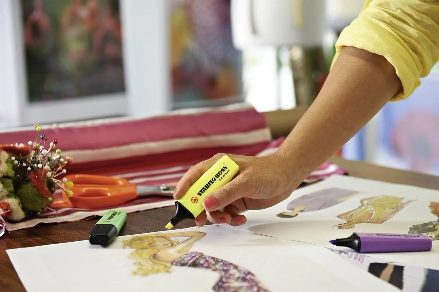 STABILO BOSS Original - Highlighter Pen - Wallet of 4 (Fluorescent Yellow)