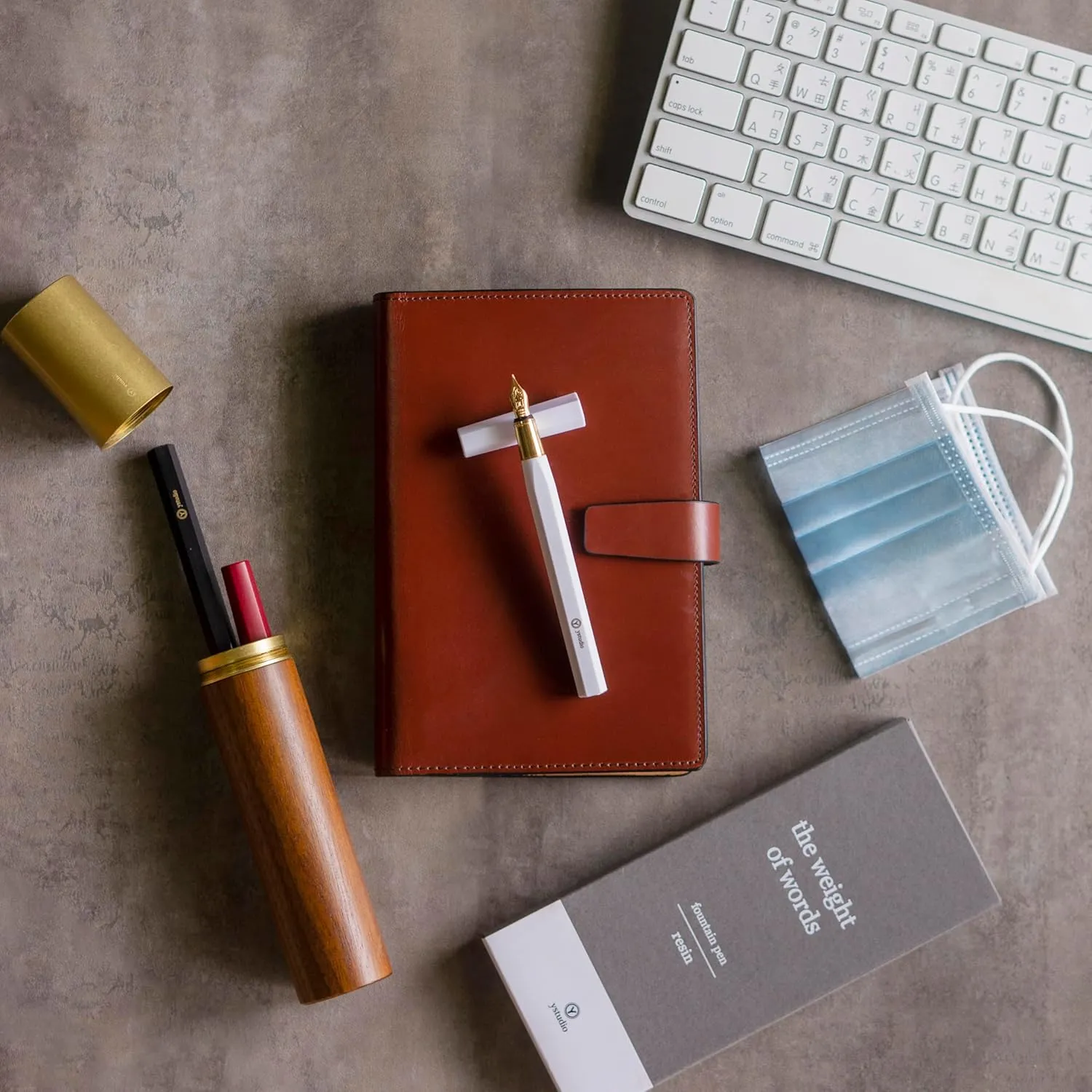 YSTUDIO Fountain Ink Pen | Acrylic Brass Black Body | Medium Nib | Resin Series