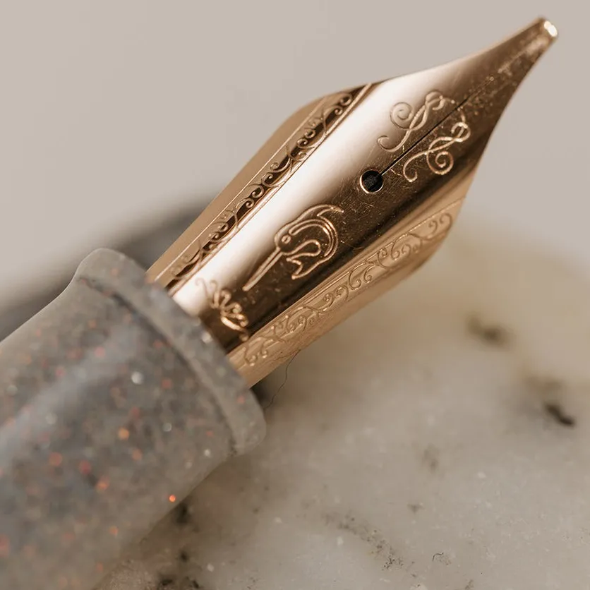 Nahvalur ORIGINAL PLUS MATIRA QUARTZ FOUNTAIN PEN MEDIUM