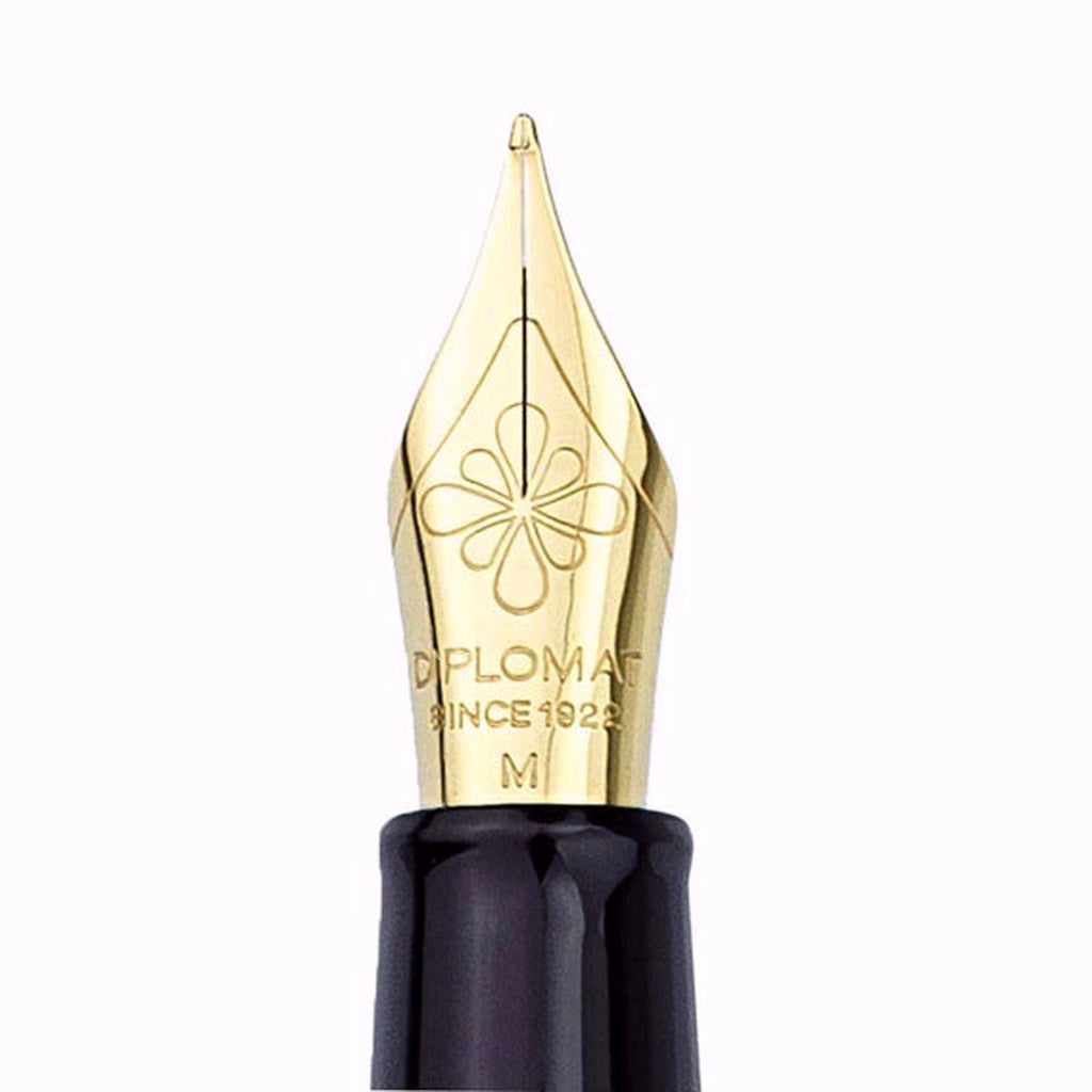 Diplomat Traveller Black Lacquer Gold Fountain Pen Fine