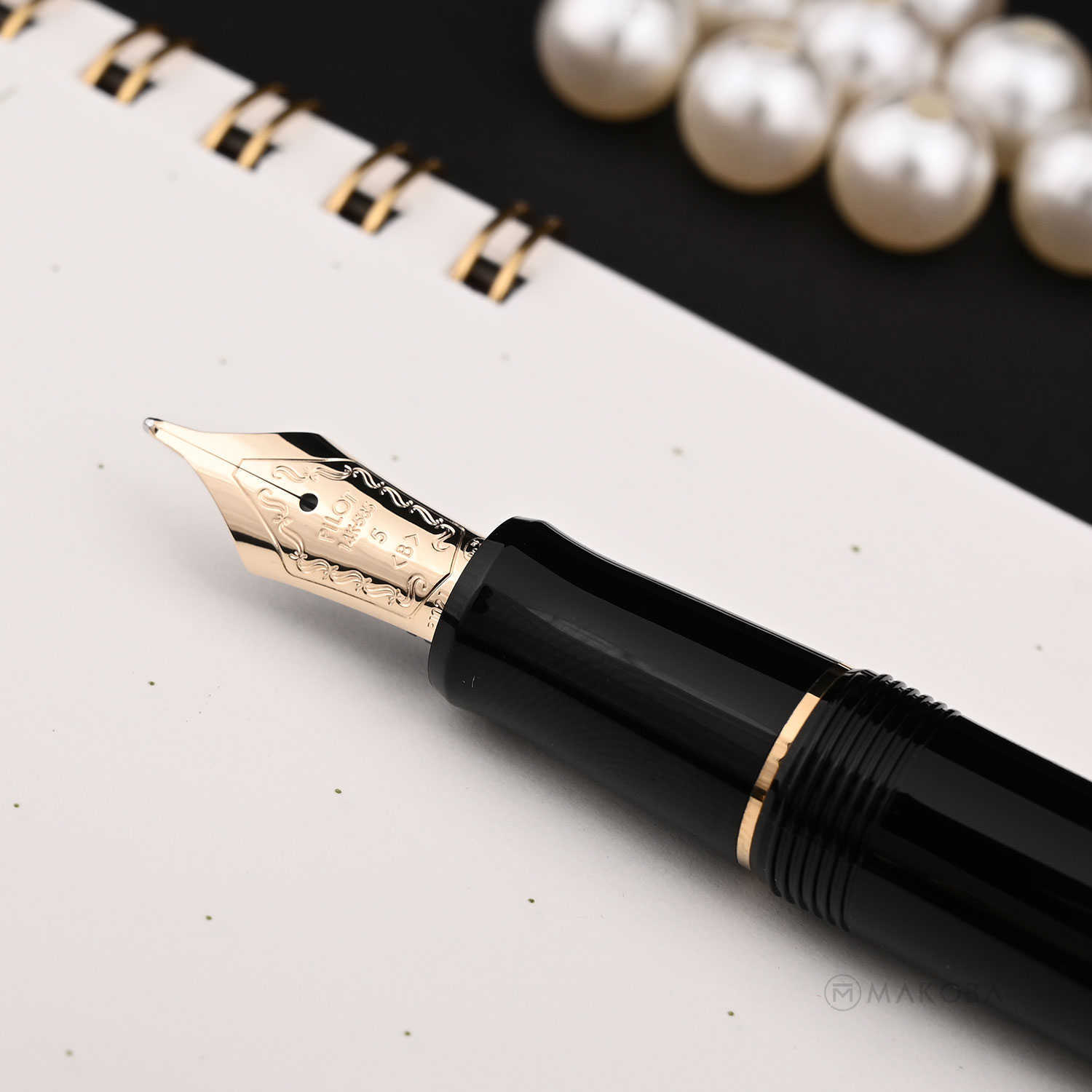 PILOT | CUSTOM 74 | 14K Gold| Fountain Pen | Black GT | Medium Fine