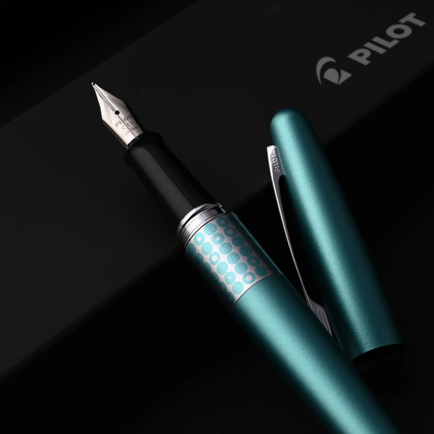 Pilot | MR RETRO POP COLLECTION | Stainless Steel | Fountain Pen | Dots | Broad