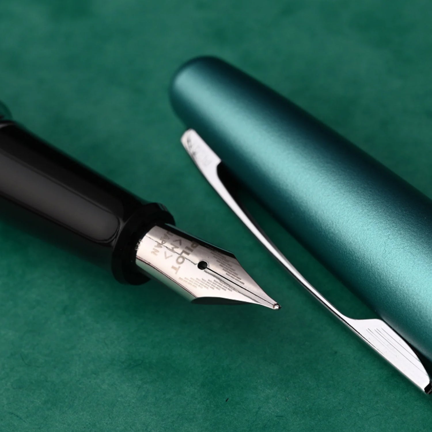 Pilot | MR RETRO POP COLLECTION | Stainless Steel | Fountain Pen | Dots | Medium