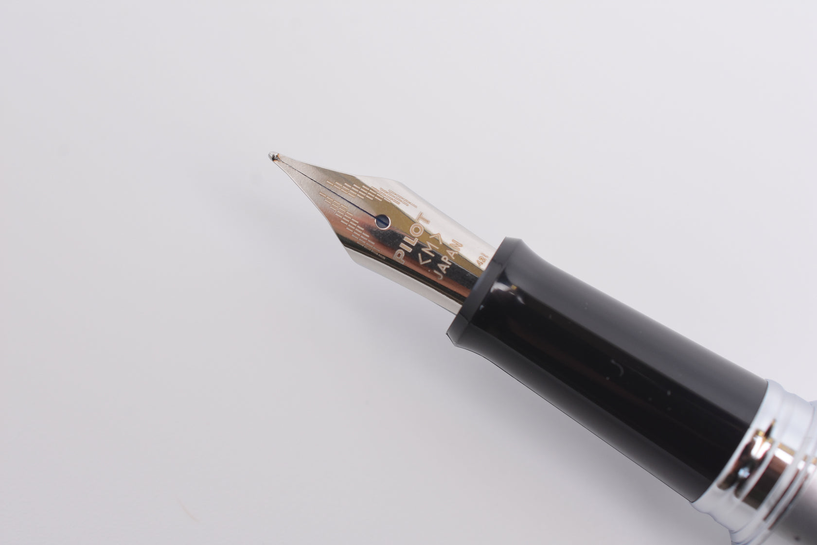 Pilot | MR | Stainless Steel | Fountain Pen | Silver & Dots | Medium
