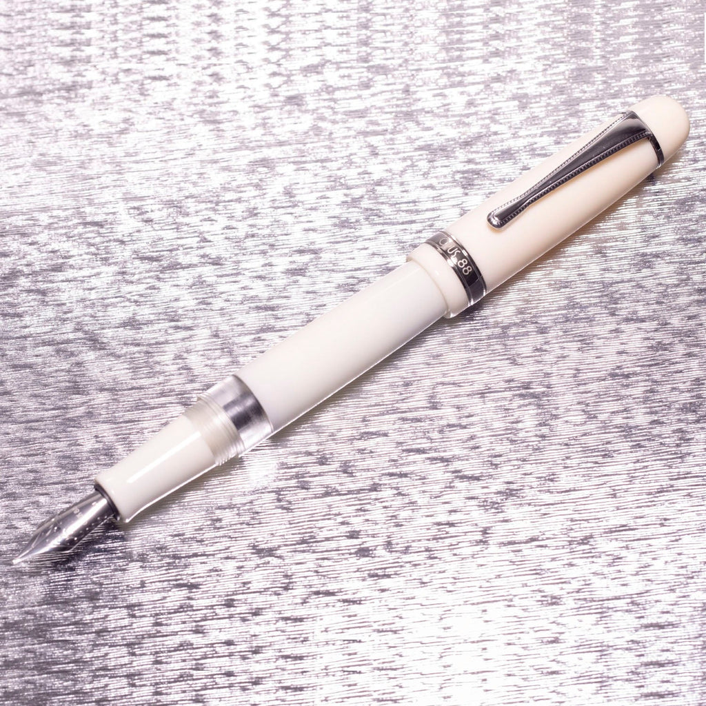 Opus 88 Jazz Solid White Fountain pen (F) 97010729