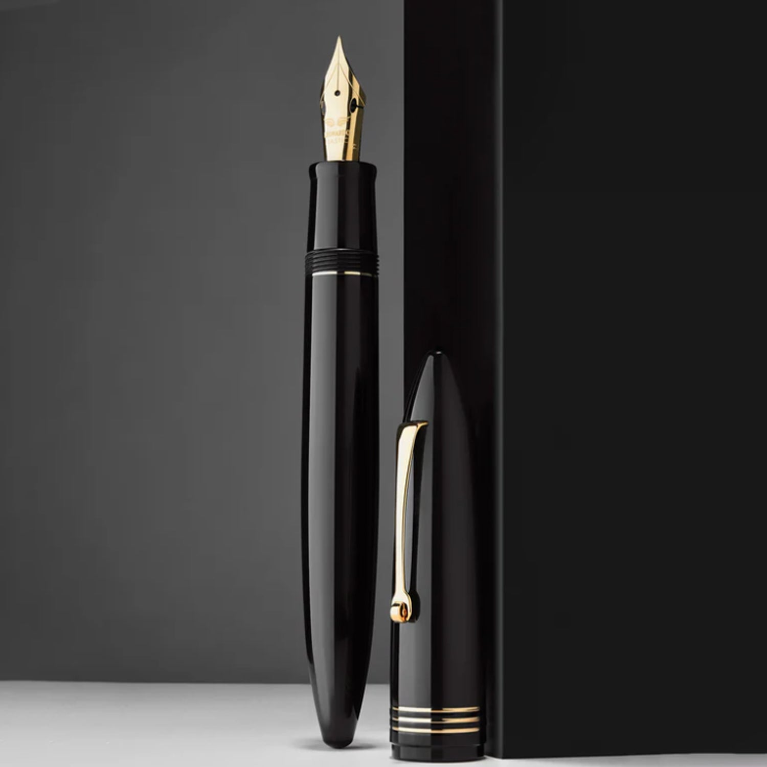 Leonardo Furore Notte Fountain Pen - Black GT Stub 1.5