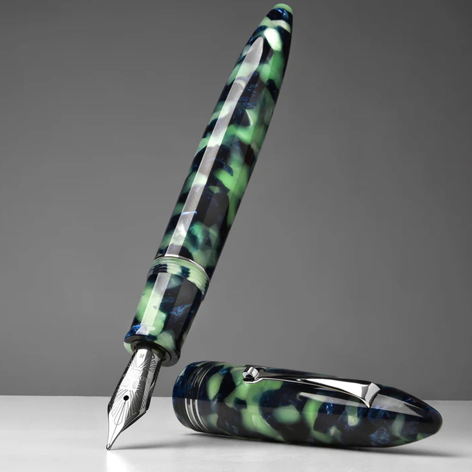 Leonardo Furore Fiordo Di Furore Fountain Pen - Green & Black CT Stub 1.1