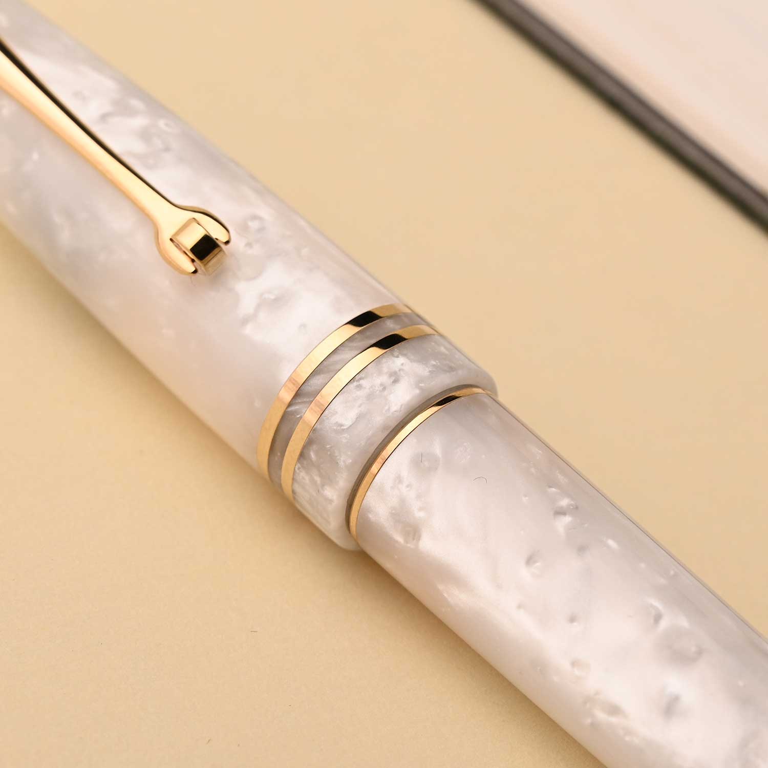 Leonardo Furore Ball Pen - White Salt GT