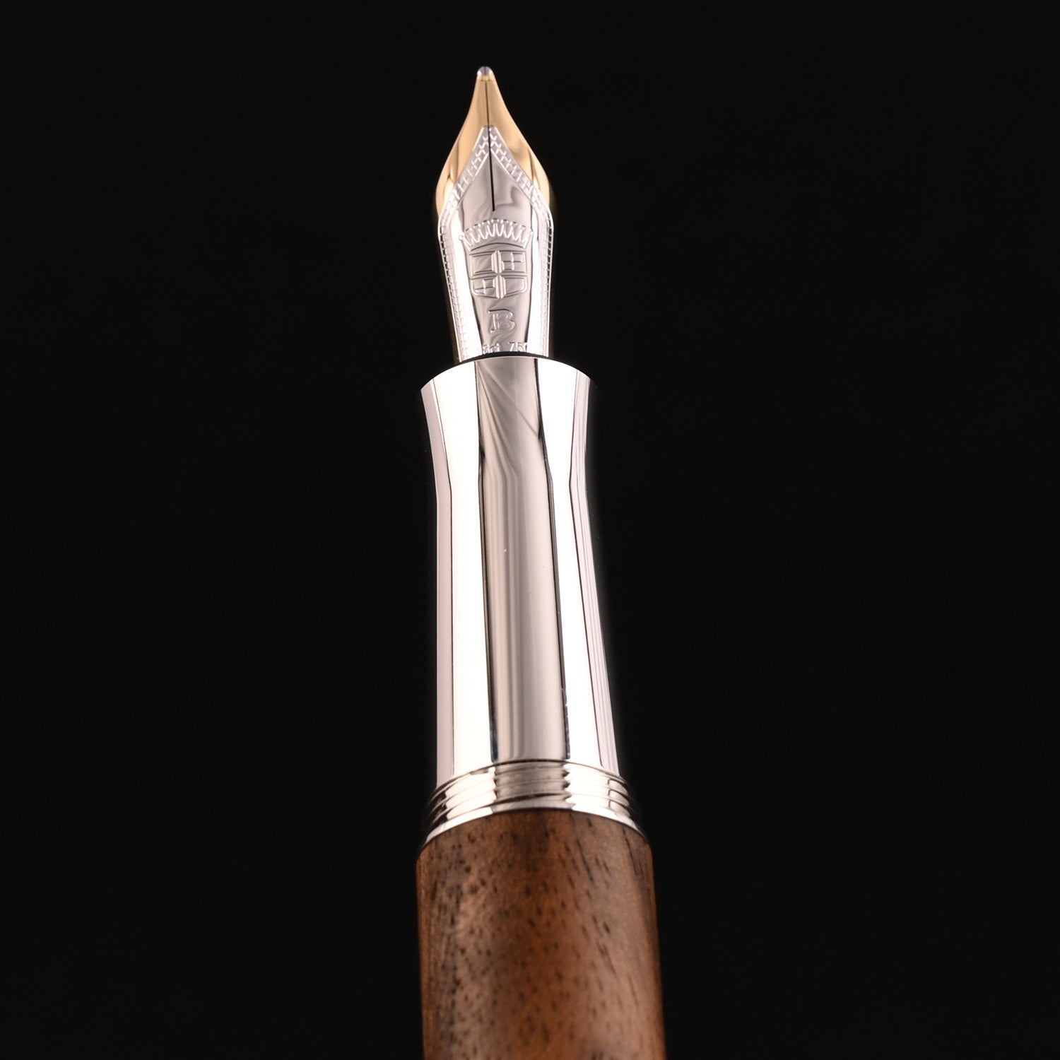 Graf Von Faber-Castell Magnum Fountain Pen - Caucasian Walnut Wood B