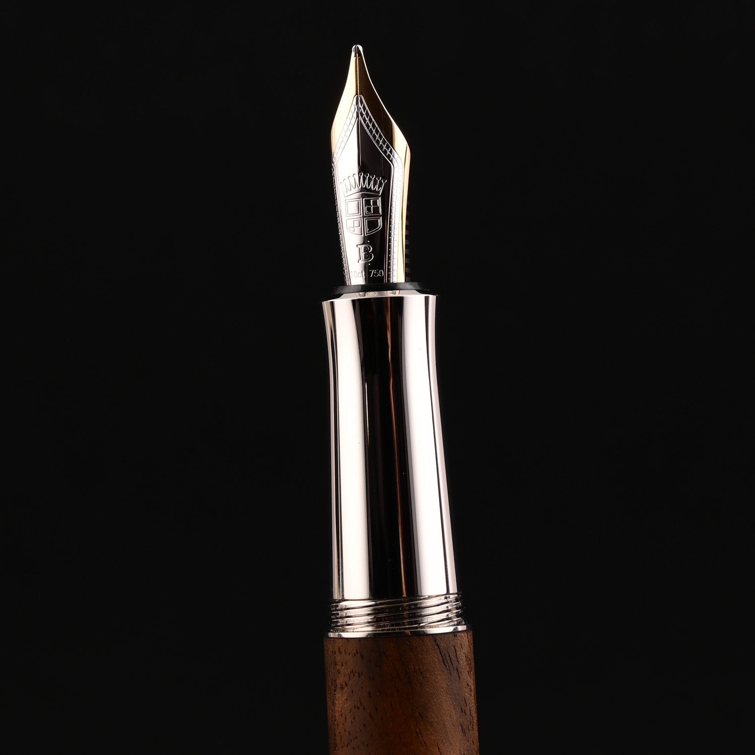 Graf Von Faber-Castell Magnum Fountain Pen - Caucasian Walnut Wood B