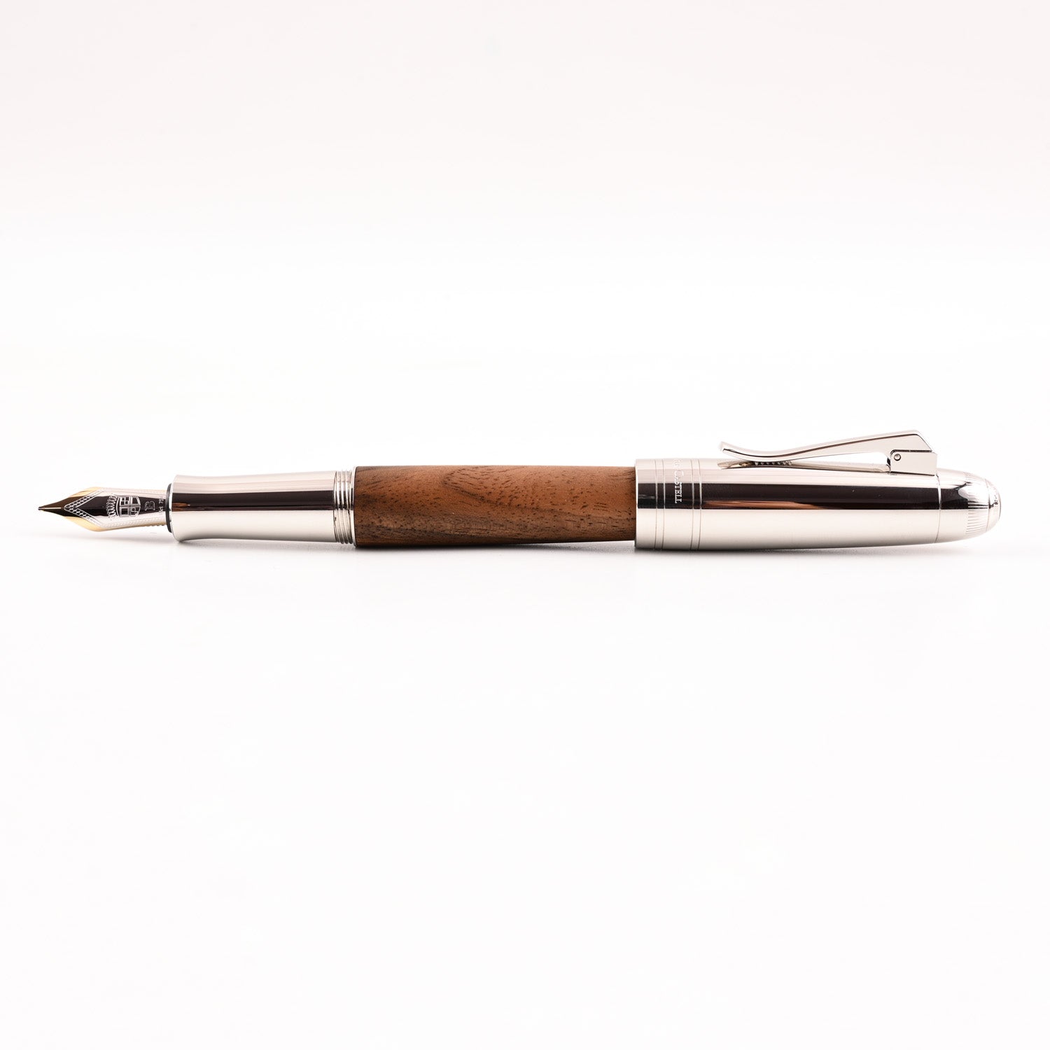 Graf Von Faber-Castell Magnum Fountain Pen - Caucasian Walnut Wood M