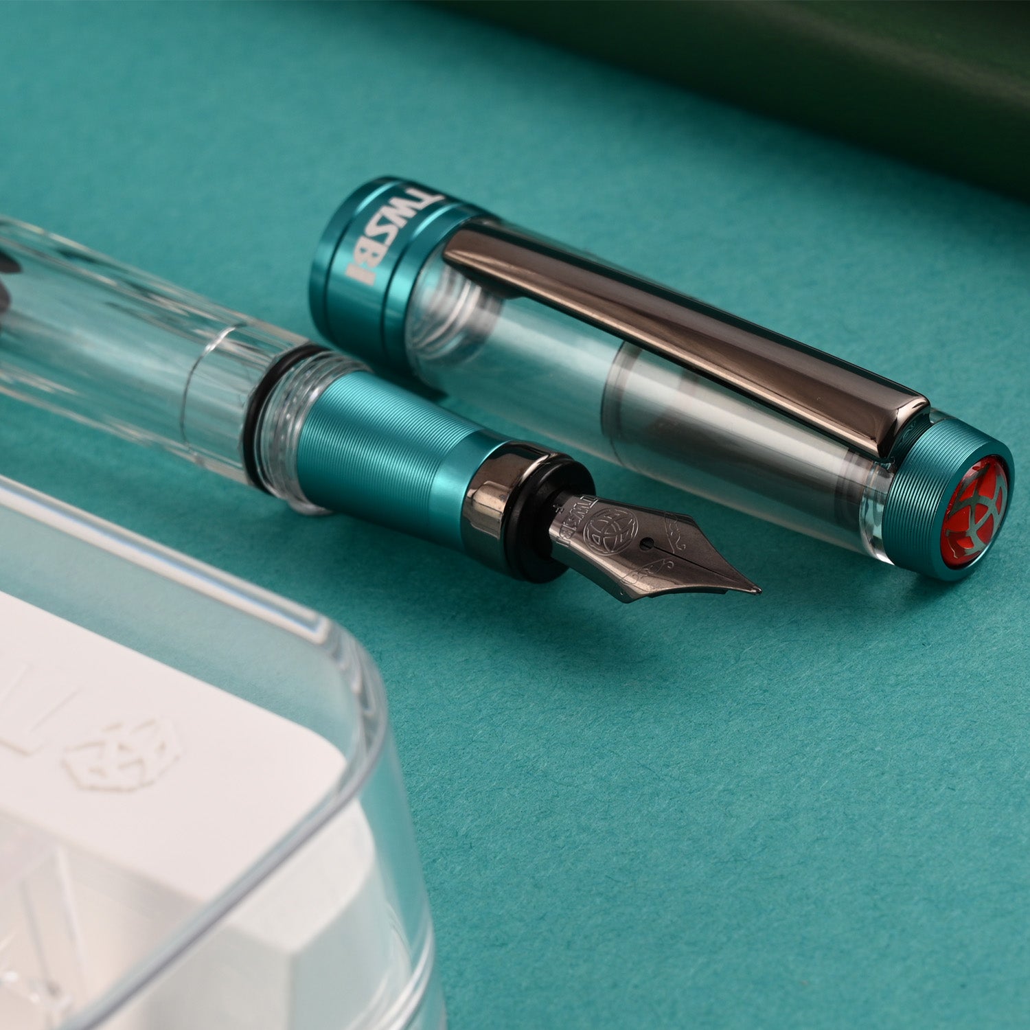 TWSBI Diamond 580ALR Fountain Pen in Caribbean with Onyx Broad