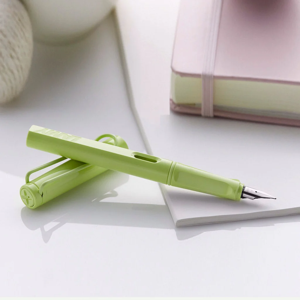 Lamy 0D0 Safari Spring Green Fountain Pen Broad