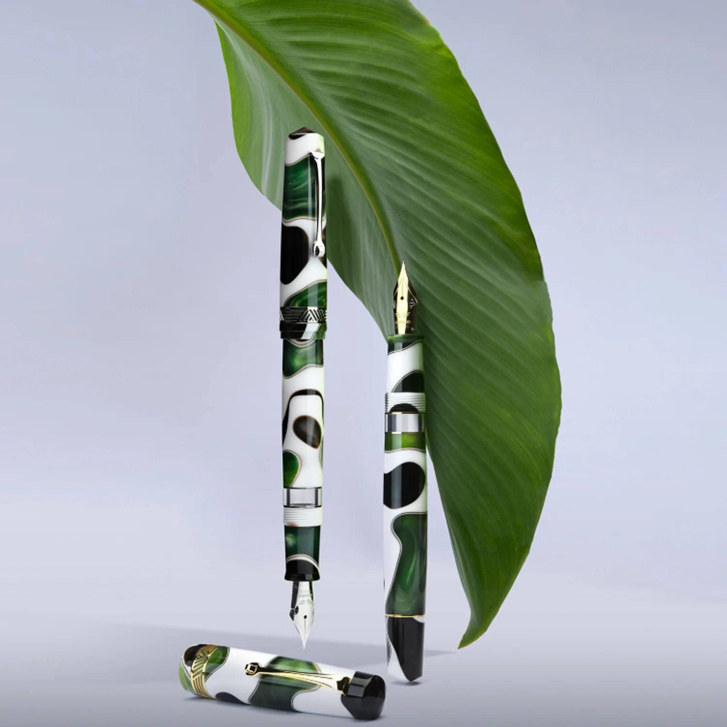 Leonardo Magico Fountain Pen - Foglia Green CT EF