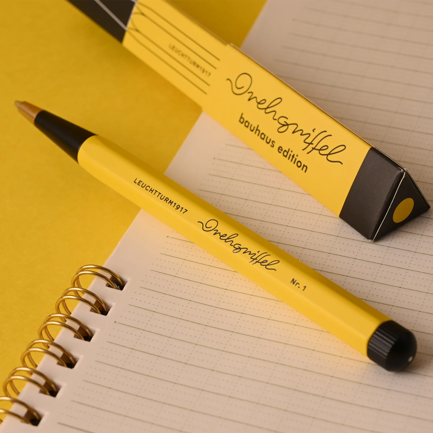 Leuchtturm1917 Drehgriffel Nr. 1 Bauhaus Lemon/Black Ballpoint Pen