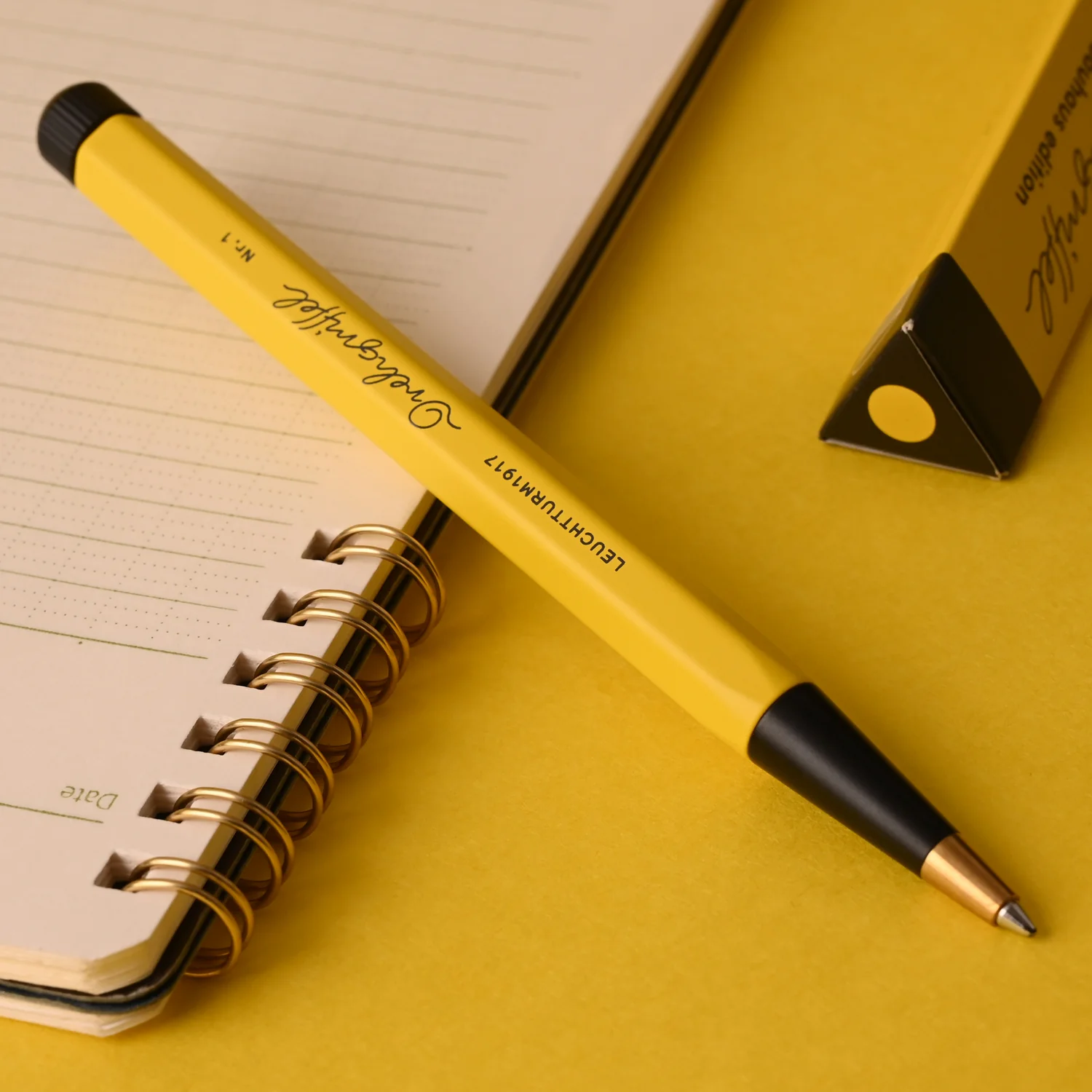 Leuchtturm1917 Drehgriffel Nr. 1 Bauhaus Lemon/Black Ballpoint Pen